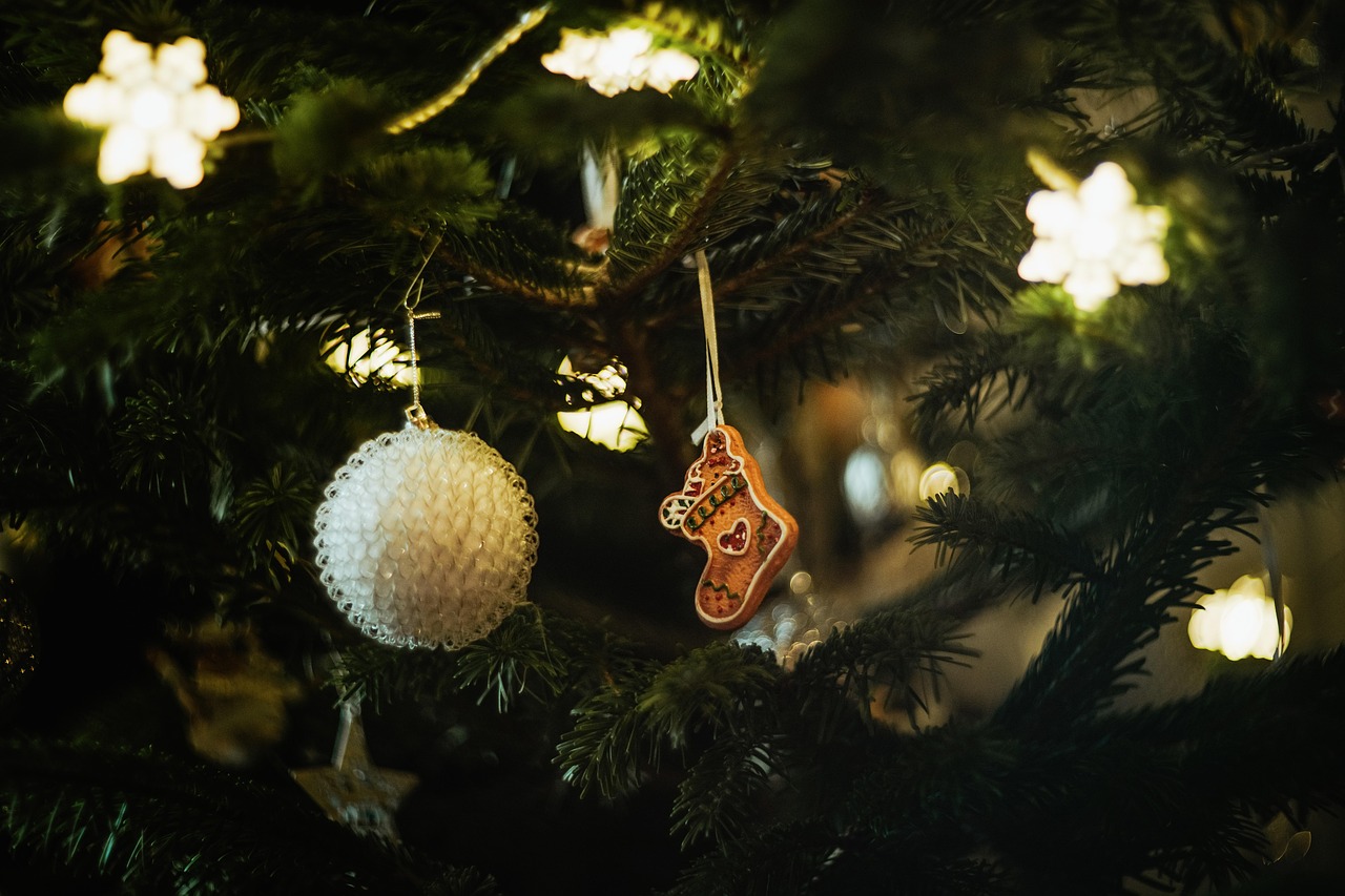 B2B Christmas Baubles – Scaling Your Seasonal Product Line image